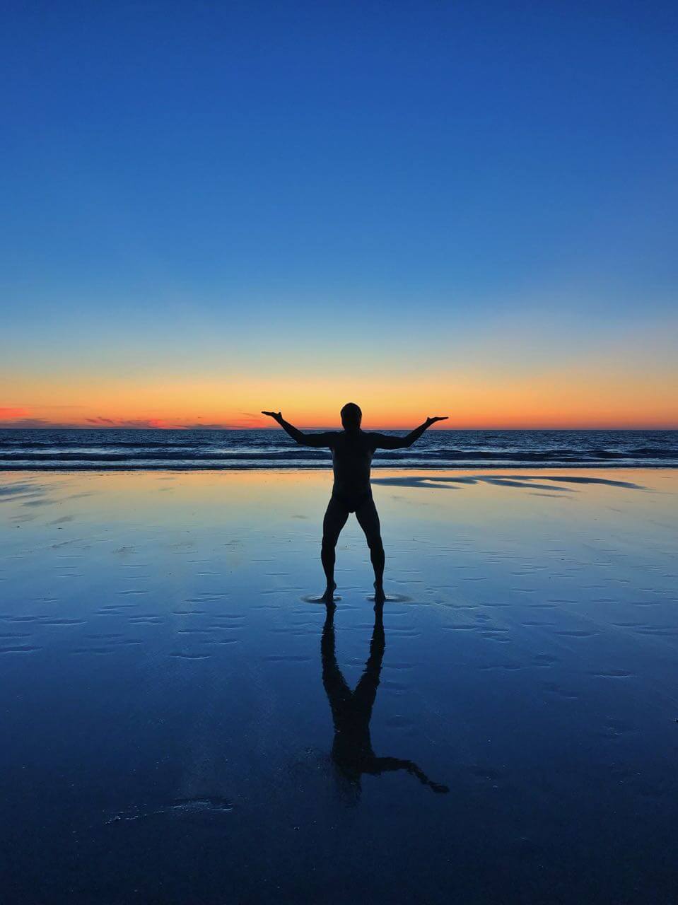 mihai training at the night beach